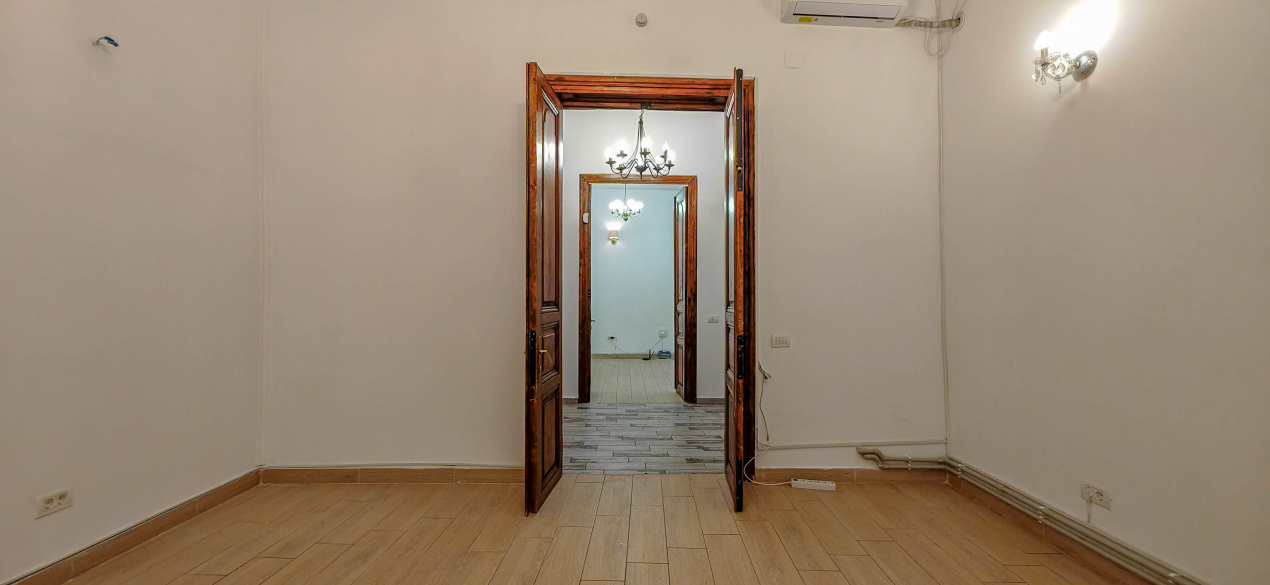 Spațiu Birouri în Casă Renovată 1930 | Basarab - Gara de Nord | 5 Camere + Curte