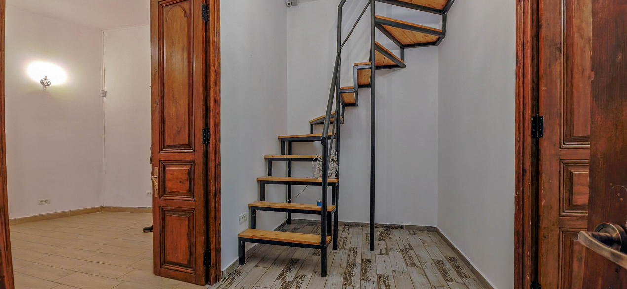 Spațiu Birouri în Casă Renovată 1930 | Basarab - Gara de Nord | 5 Camere + Curte