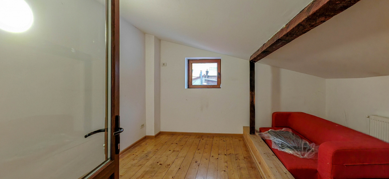 Spațiu Birouri în Casă Renovată 1930 | Basarab - Gara de Nord | 5 Camere + Curte