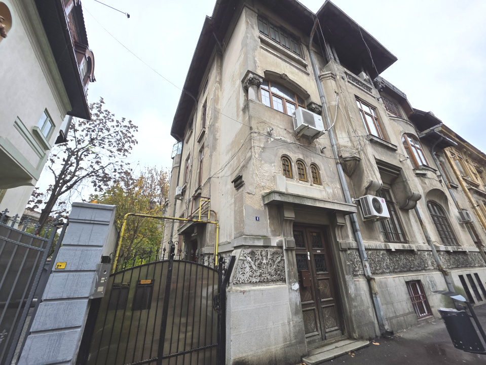 Apartament in Vila, 5 camere,  Alexandru Philippide 4, de renovat