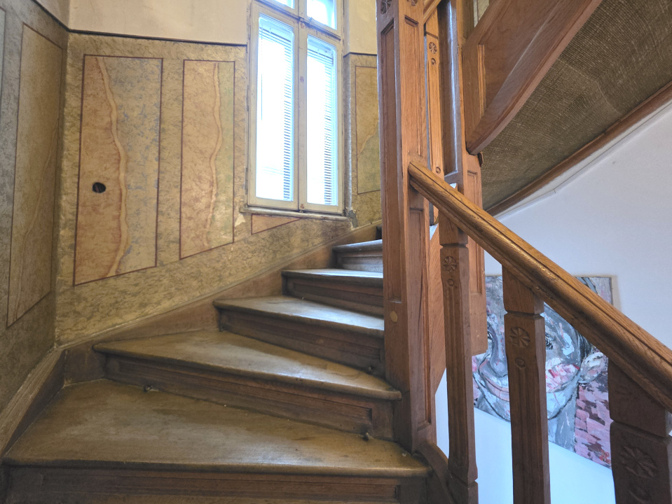 Apartament in Vila, 5 camere,  Alexandru Philippide 4, de renovat