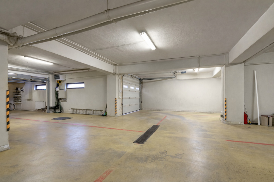 Apartament cu 4 camere, vedere către Pădurea Băneasa, zona Erou Iancu Nicolae