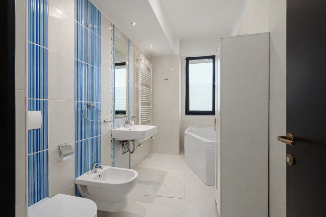 Apartament cu 4 camere, vedere către Pădurea Băneasa, zona Erou Iancu Nicolae