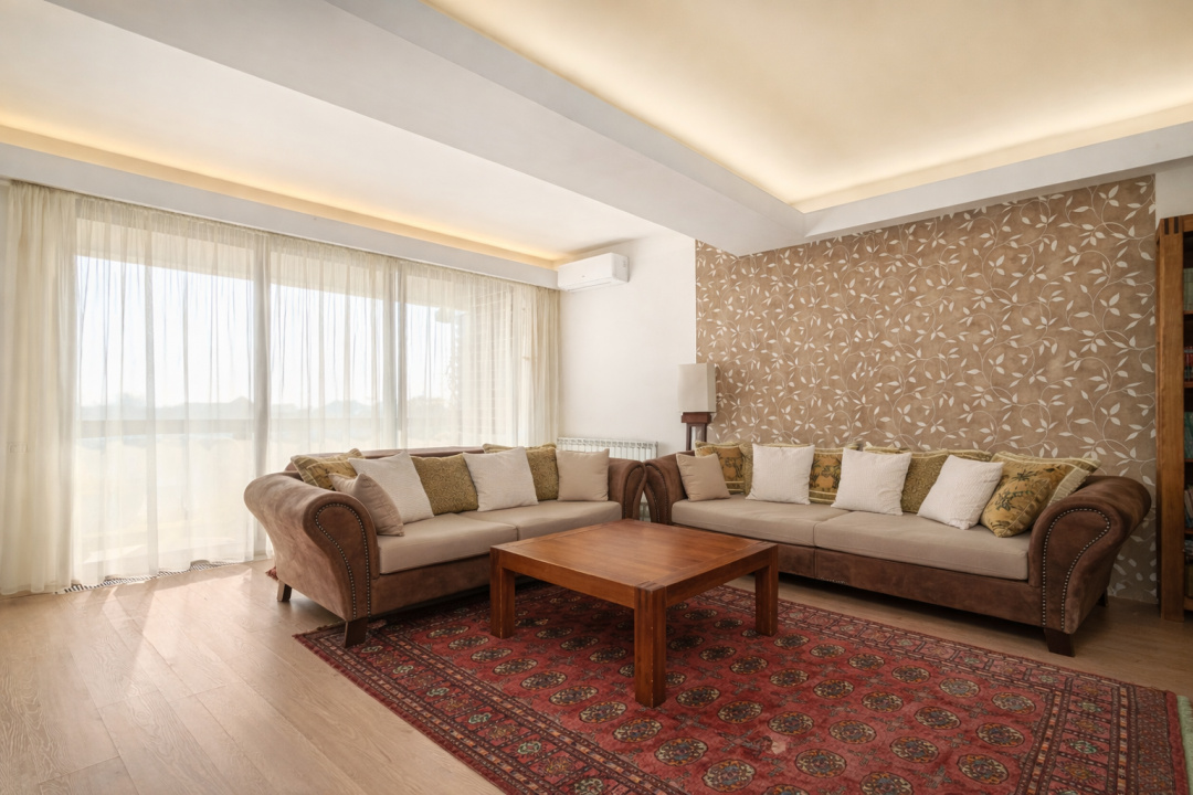 Apartament cu 4 camere, vedere către Pădurea Băneasa, zona Erou Iancu Nicolae