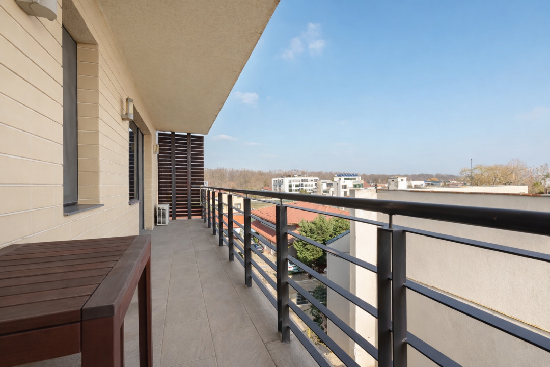 Apartament cu 4 camere, vedere către Pădurea Băneasa, zona Erou Iancu Nicolae