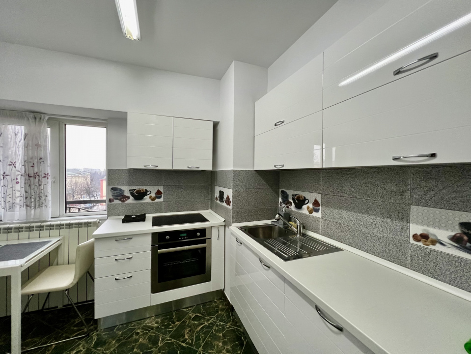 Inchiriere apartament 2 camere (Unirii) (Parcul Izvor). Priveliste superba.