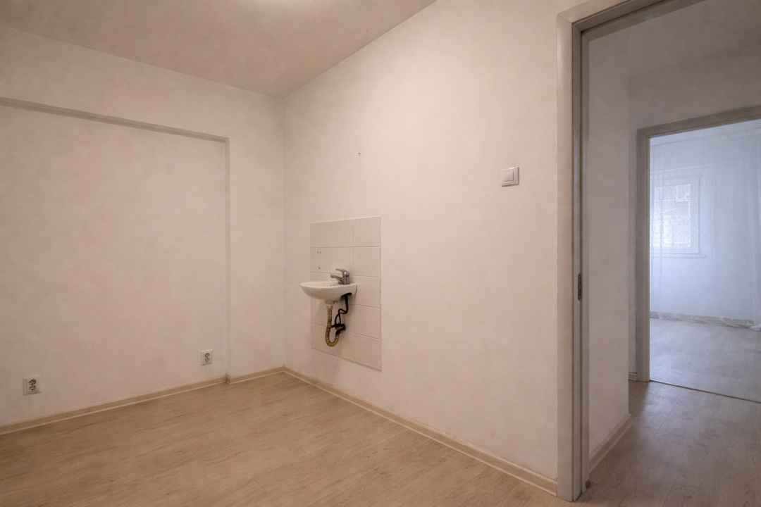 Splaiul Unirii – stradal, 3 camere decomandat, 80 mp - Langa Camera de Comert
