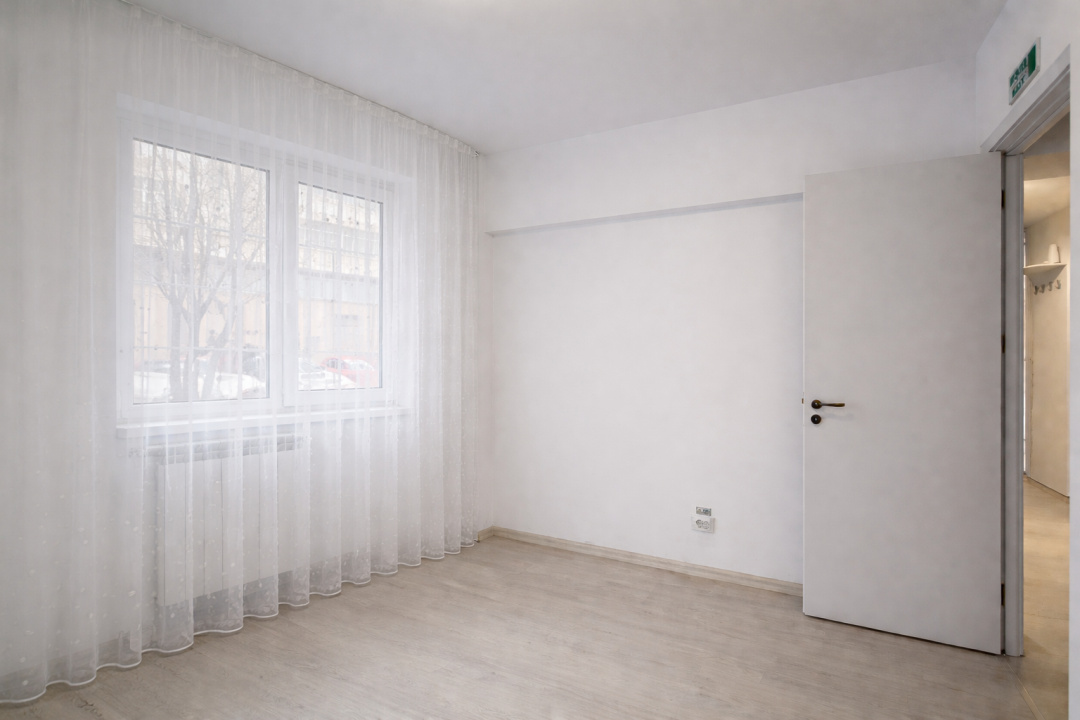 Splaiul Unirii – stradal, 3 camere decomandat, 80 mp - Langa Camera de Comert