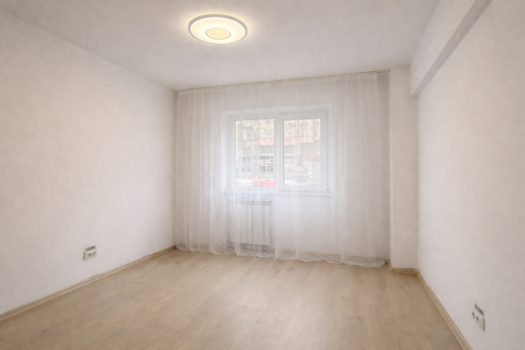 Splaiul Unirii – stradal, 3 camere decomandat, 80 mp - Langa Camera de Comert