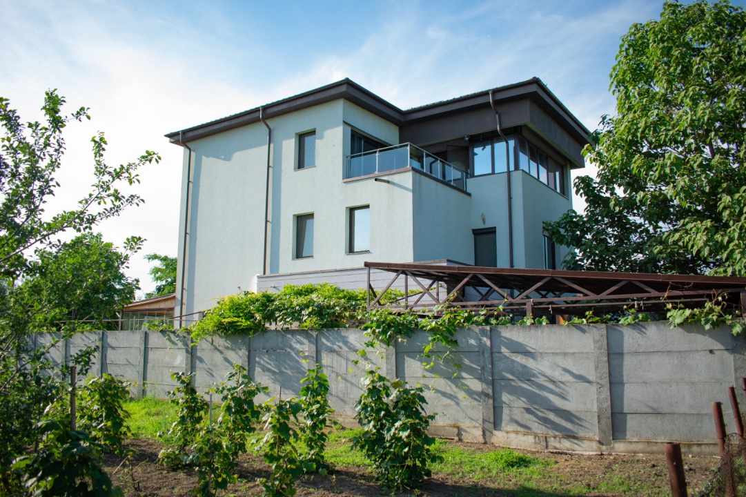 VILA Darza  -350 mp utili \ 700 mp teren\ 6 camere\4 bai - 280000 E negociabil