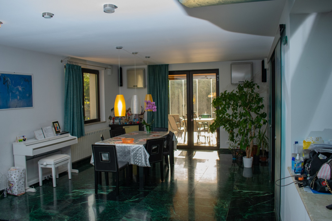 VILA Darza  -350 mp utili \ 700 mp teren\ 6 camere\4 bai - 280000 E negociabil