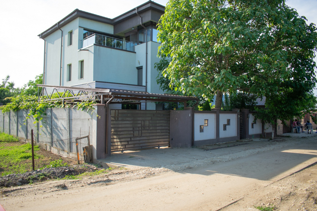 VILA Darza  -350 mp utili \ 700 mp teren\ 6 camere\4 bai - 280000 E negociabil