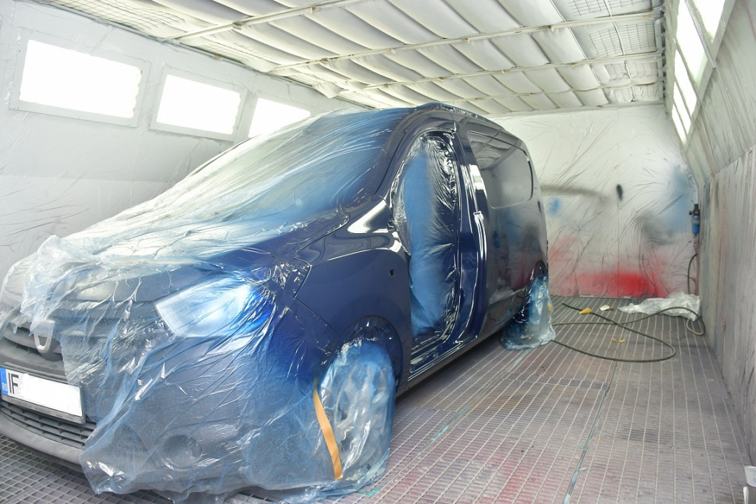 Închiriere service auto echipat pentru mecanică și tinichigerie vopsire