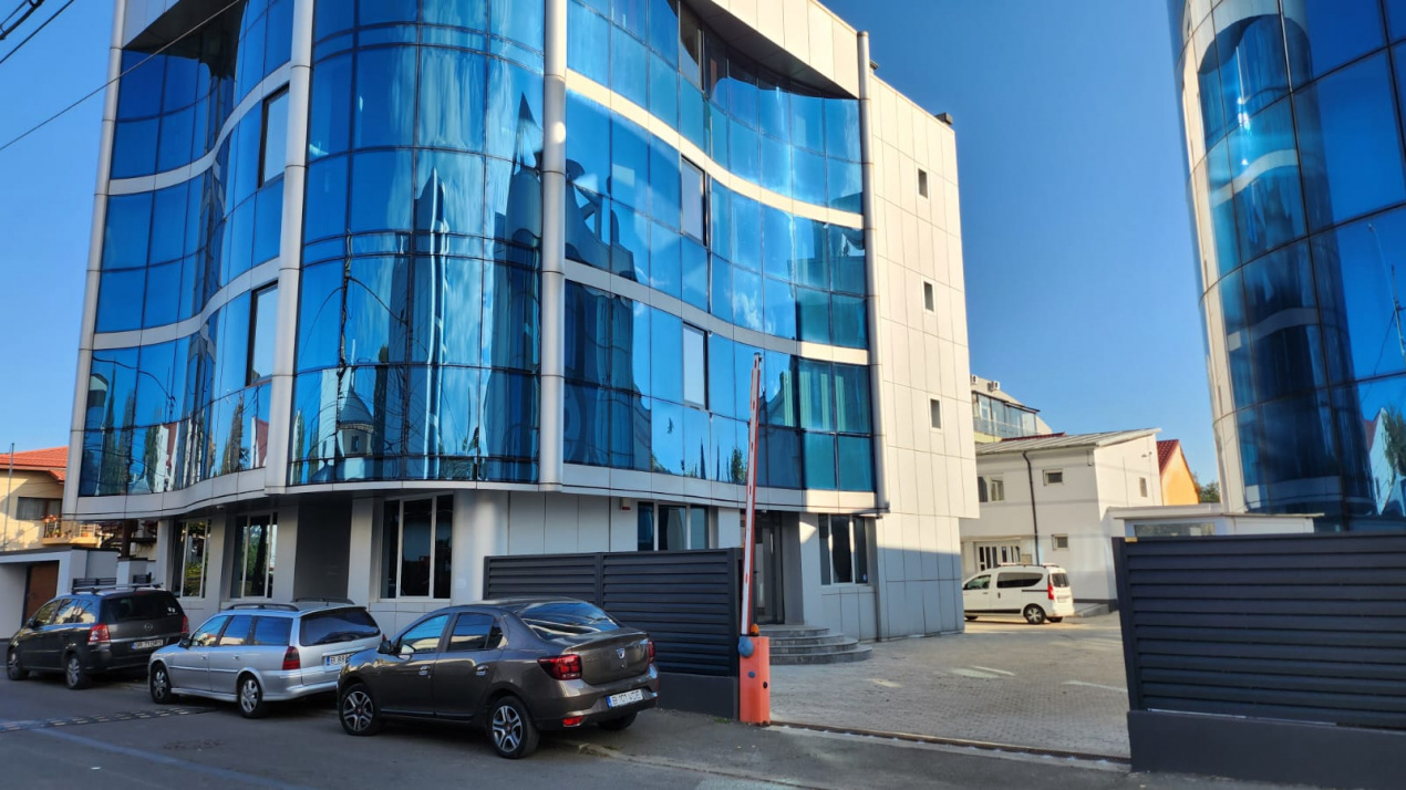 Spațiu premium birouri sau clinică, 2 corpuri, 12 parcări, lift, terasă - 7500 E