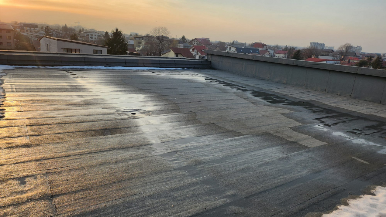 Spațiu premium birouri sau clinică, 2 corpuri, 12 parcări, lift, terasă - 7500 E