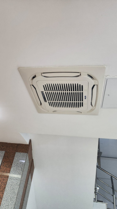 Spațiu premium birouri sau clinică, 2 corpuri, 12 parcări, lift, terasă - 7500 E