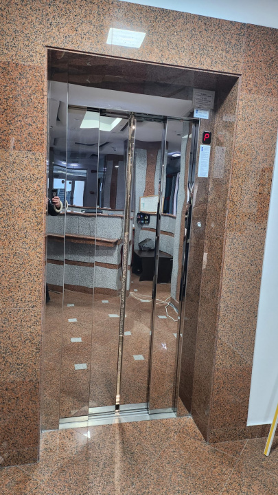 Spațiu premium birouri sau clinică, 2 corpuri, 12 parcări, lift, terasă - 7500 E