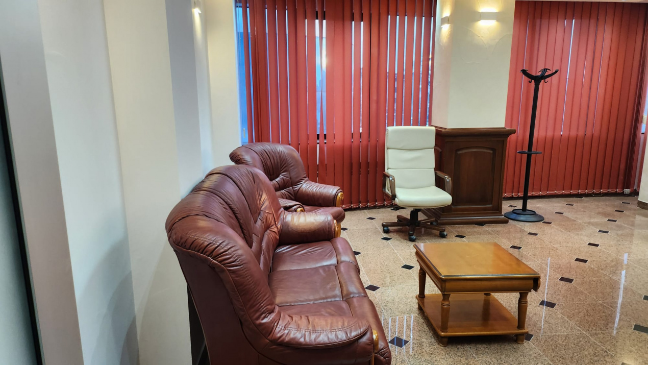 Spațiu premium birouri sau clinică, 2 corpuri, 12 parcări, lift, terasă - 7500 E