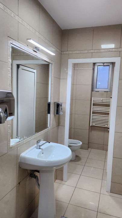 Spațiu premium birouri sau clinică, 2 corpuri, 12 parcări, lift, terasă - 7500 E