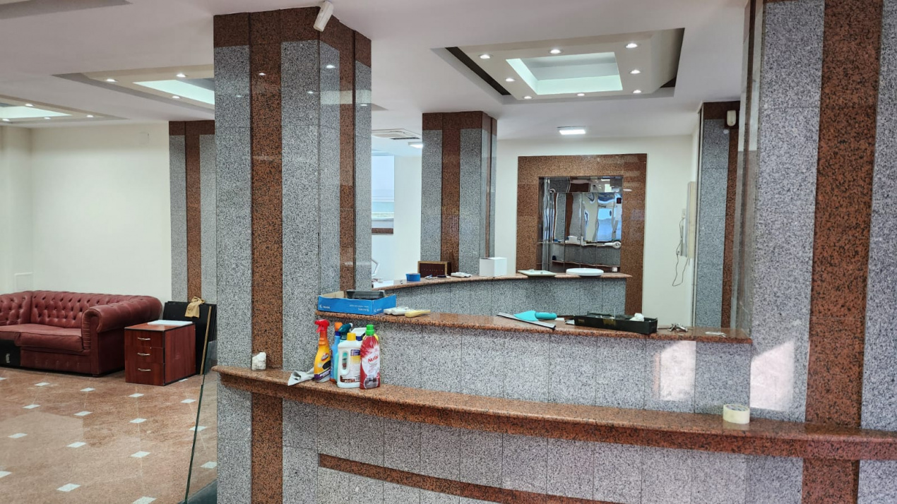 Spațiu premium birouri sau clinică, 2 corpuri, 12 parcări, lift, terasă - 7500 E