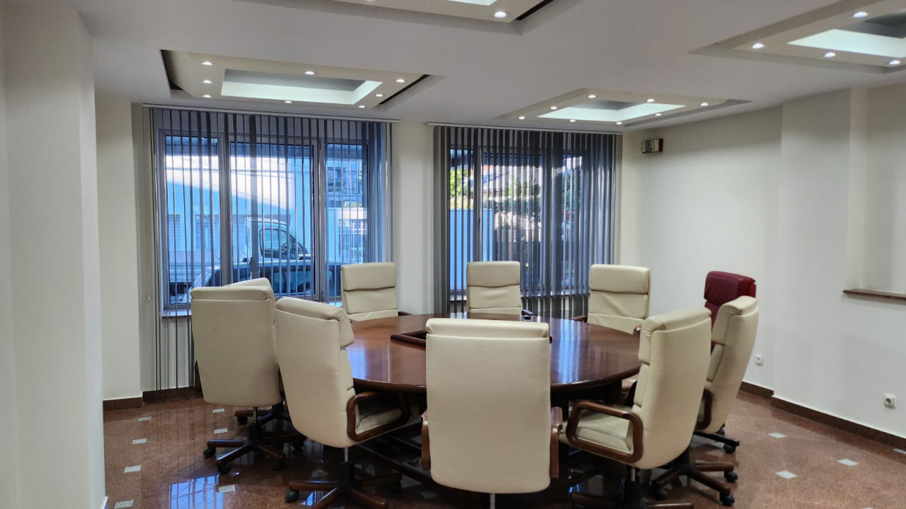 Spațiu premium birouri sau clinică, 2 corpuri, 12 parcări, lift, terasă - 7500 E