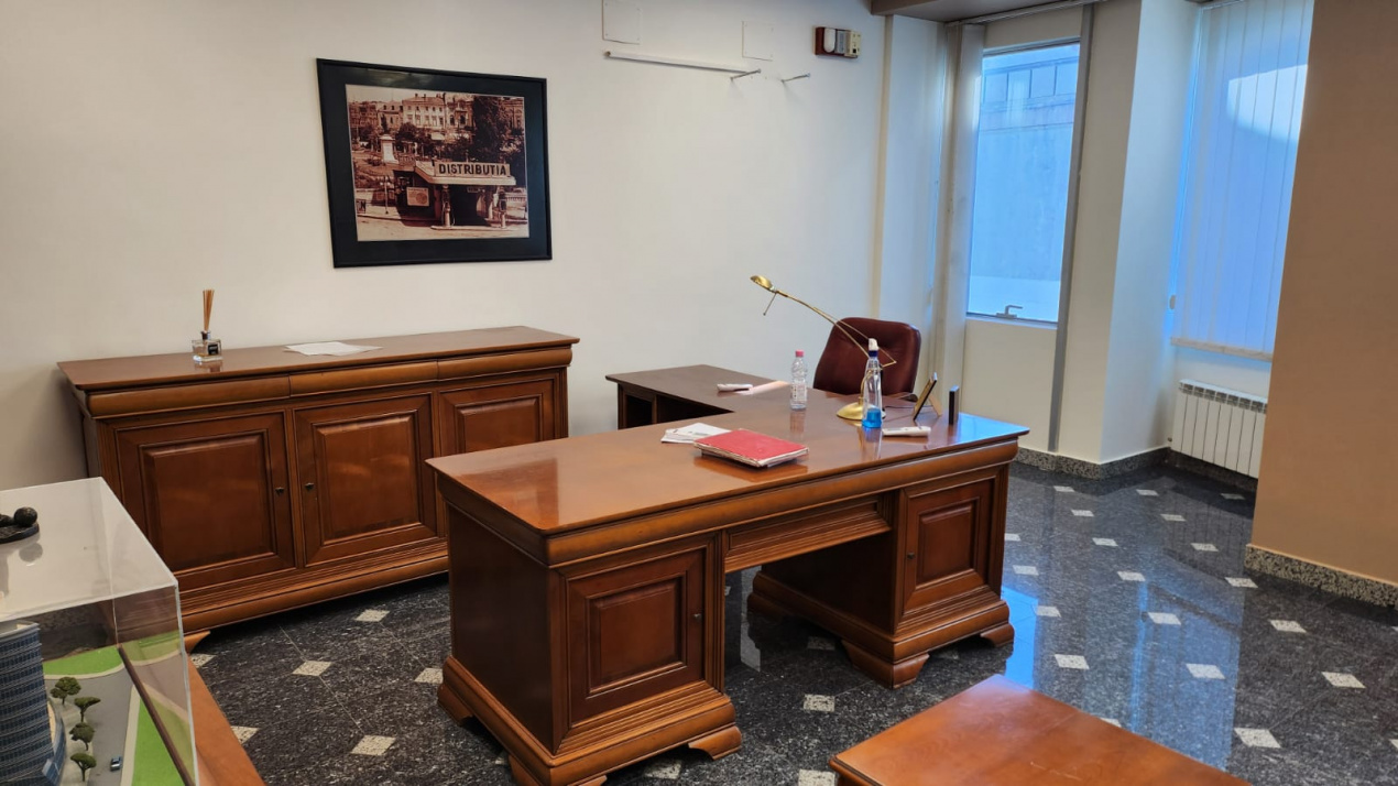 Spațiu premium birouri sau clinică, 2 corpuri, 12 parcări, lift, terasă - 7500 E