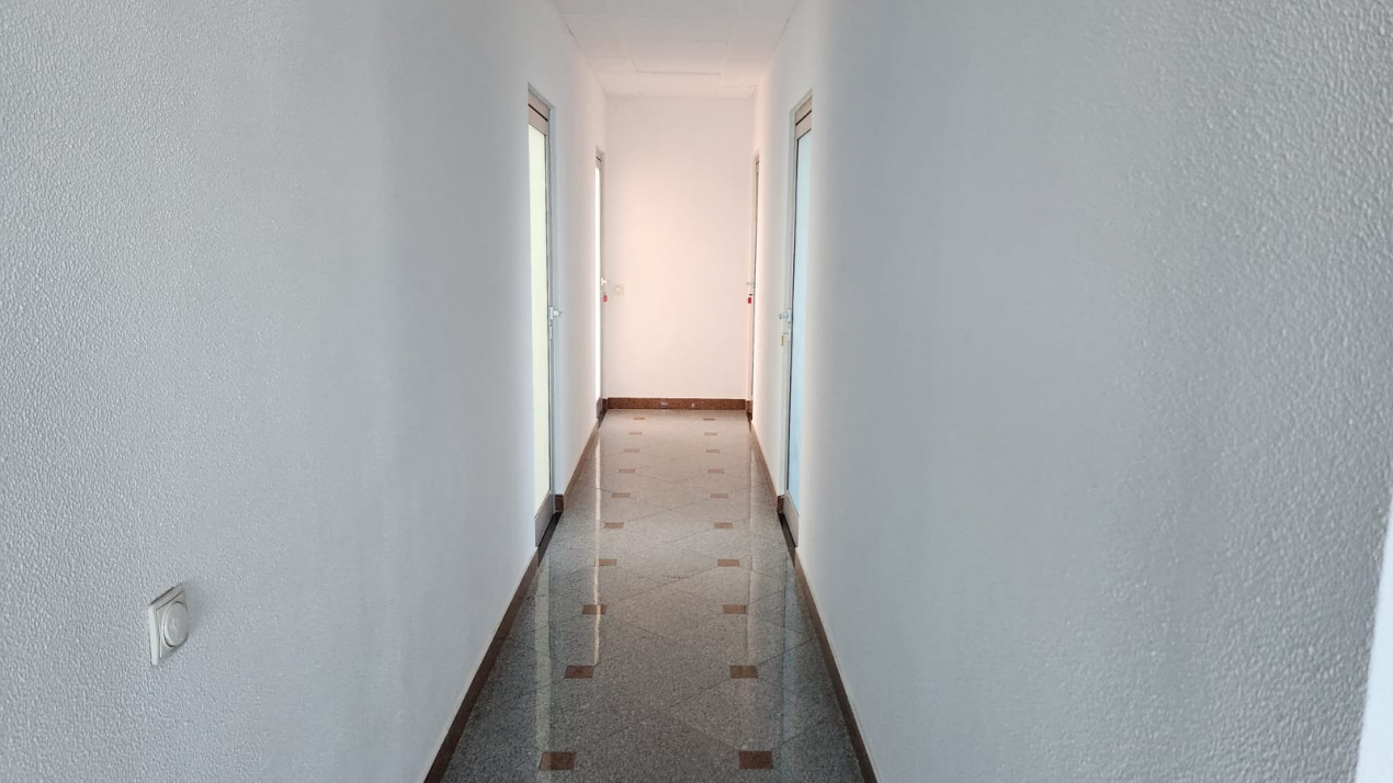 Spațiu premium birouri sau clinică, 2 corpuri, 12 parcări, lift, terasă - 7500 E