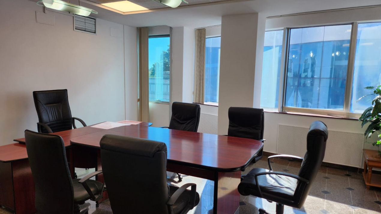 Spațiu premium birouri sau clinică, 2 corpuri, 12 parcări, lift, terasă - 7500 E