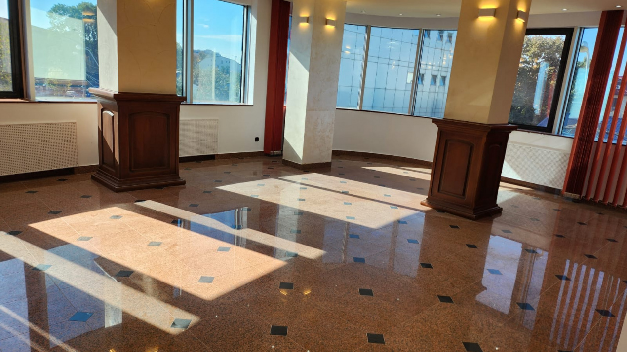 Spațiu premium birouri sau clinică, 2 corpuri, 12 parcări, lift, terasă - 7500 E