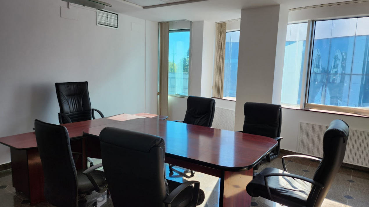 Spațiu premium birouri sau clinică, 2 corpuri, 12 parcări, lift, terasă - 7500 E