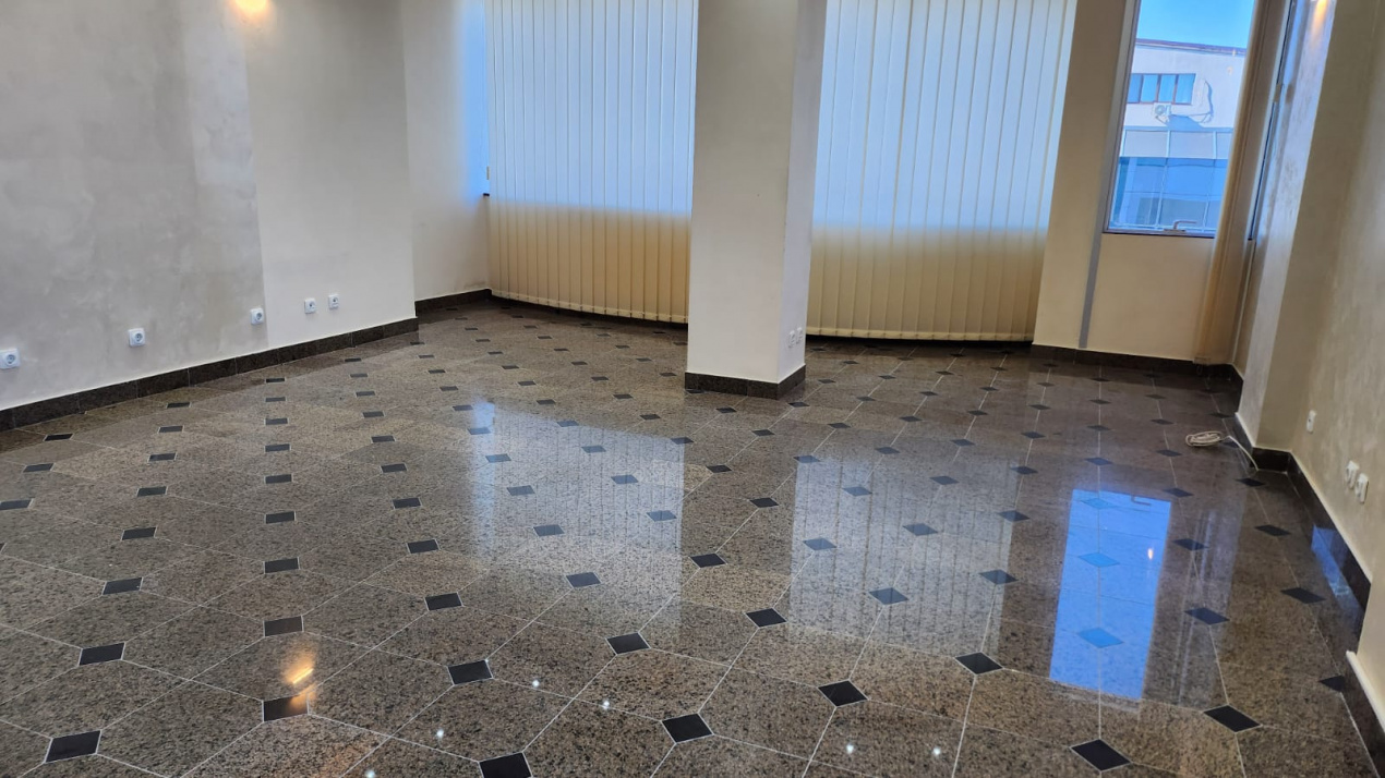 Spațiu premium birouri sau clinică, 2 corpuri, 12 parcări, lift, terasă - 7500 E