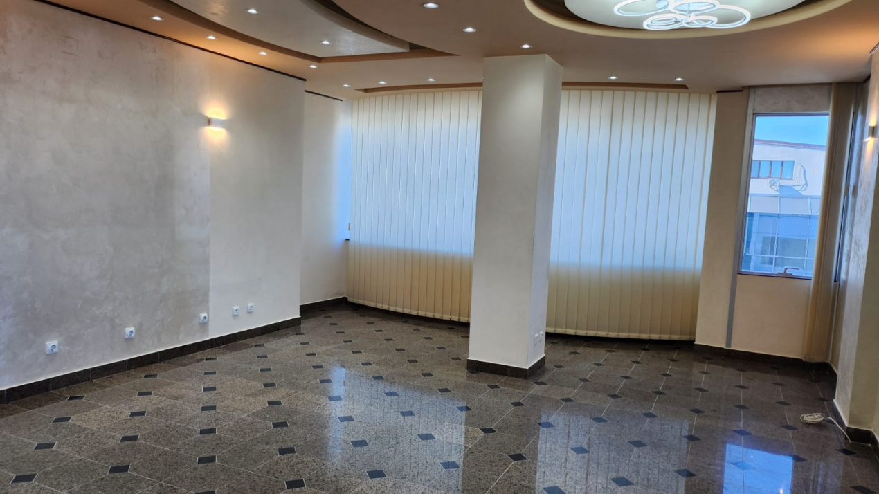 Spațiu premium birouri sau clinică, 2 corpuri, 12 parcări, lift, terasă - 7500 E