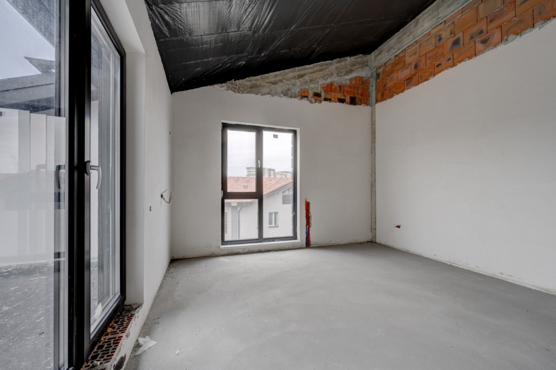 Casa se preda finisata - 4 bai - 3 dormitoare - curte - parcare -  metrou Păcii 