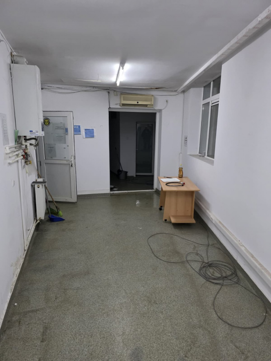 Casa spatioasa 9 camere /320 m utili/singur curte / Scoala Iancului- 444000 Euro