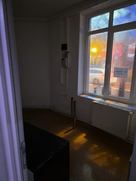 Casa spatioasa 9 camere /320 m utili/singur curte / Scoala Iancului- 444000 Euro