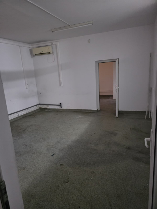 Casa spatioasa 9 camere /320 m utili/singur curte / Scoala Iancului- 444000 Euro