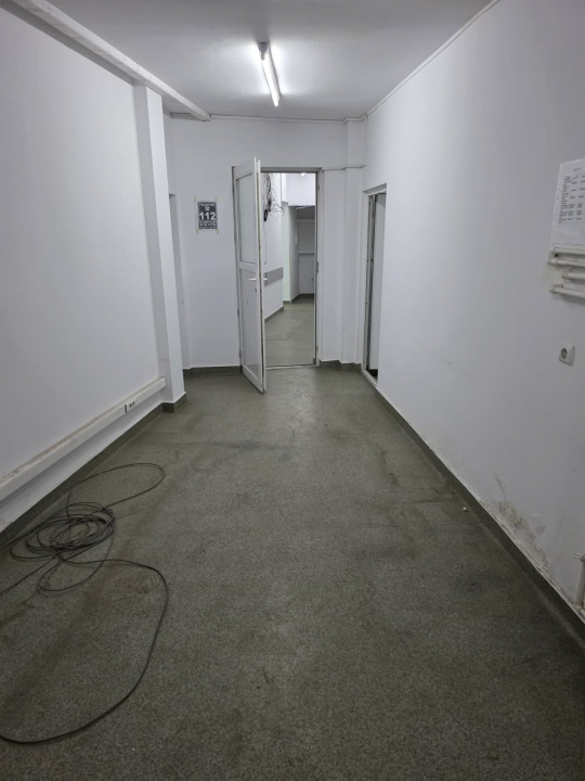 Casa spatioasa 9 camere /320 m utili/singur curte / Scoala Iancului- 444000 Euro