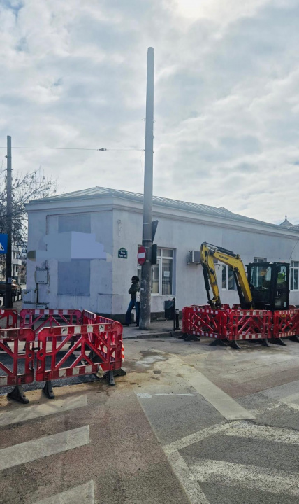 Casa spatioasa 9 camere /320 m utili/singur curte / Scoala Iancului- 444000 Euro