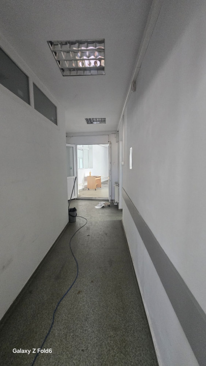 Casa spatioasa 9 camere /320 m utili/singur curte / Scoala Iancului- 444000 Euro