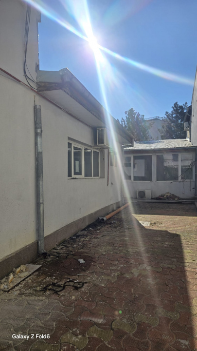 Casa spatioasa 9 camere /320 m utili/singur curte / Scoala Iancului- 444000 Euro