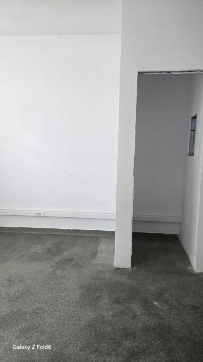 Casa spatioasa 9 camere /320 m utili/singur curte / Scoala Iancului- 444000 Euro