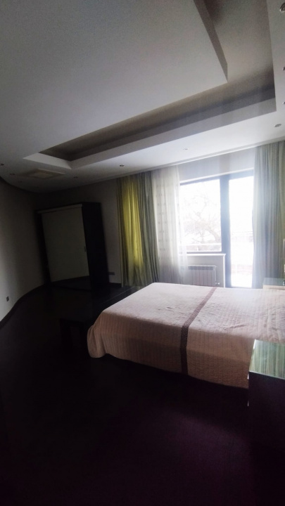 Vila Cernica langa lac - 449000 Euro negociabil