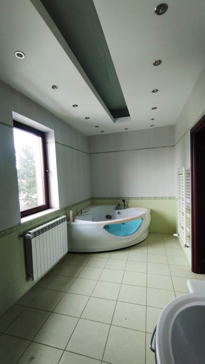 Vila Cernica langa lac - 449000 Euro negociabil