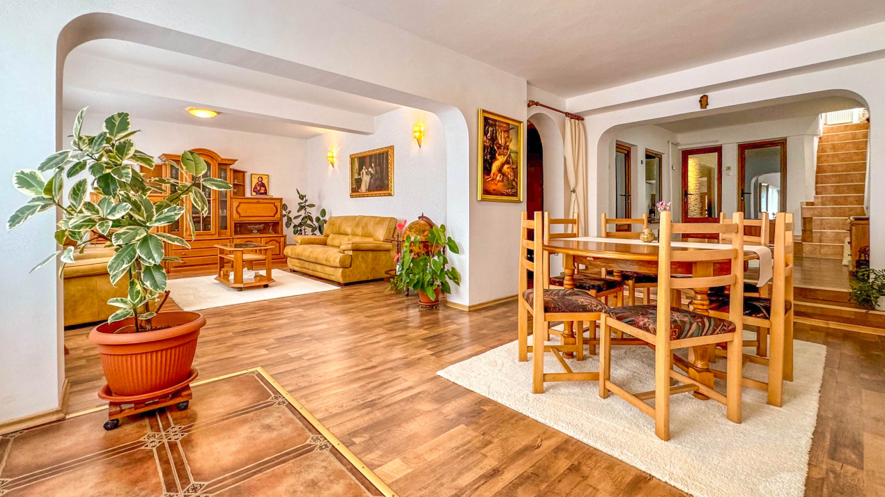 Casa | 356 mpc | Lot 1422 mp | Atelier de creatie | Locuinta/sediu | Baicoi