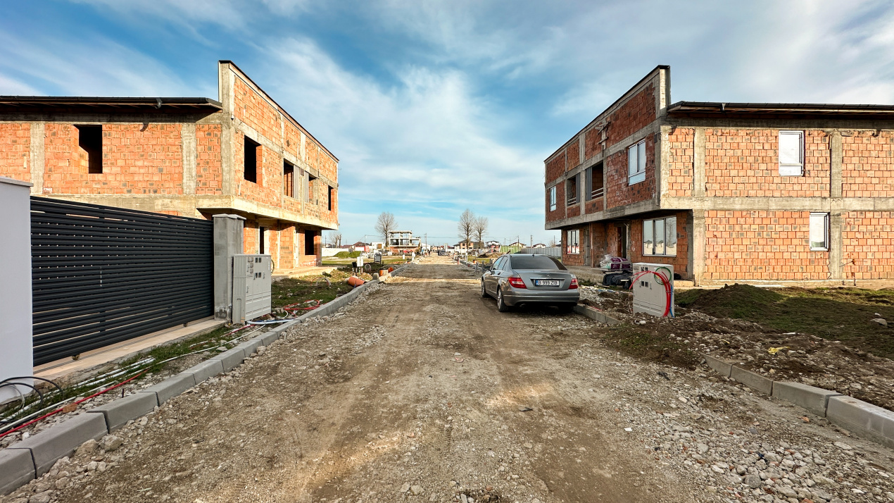 Casă cu 4 camere, TOATE utilitățile, Mamina-Vidra, COMISION 0