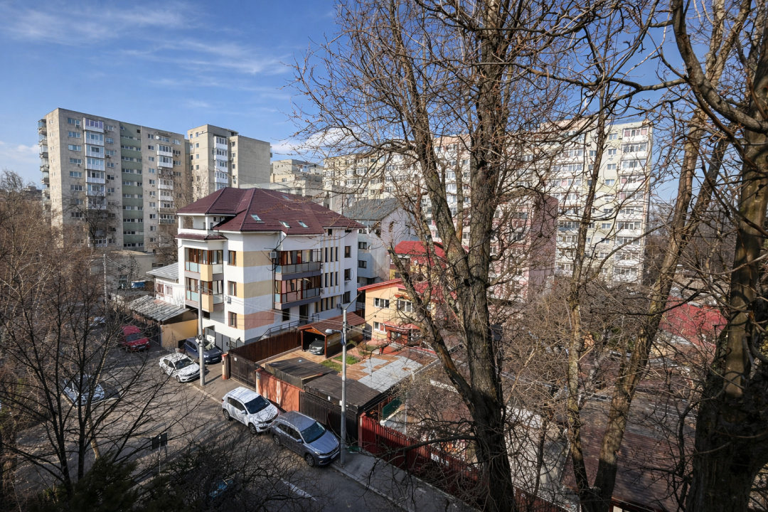 Apartament 3 camere DE INCHIRIAT – Str. Aleea Moinești, Sector 6