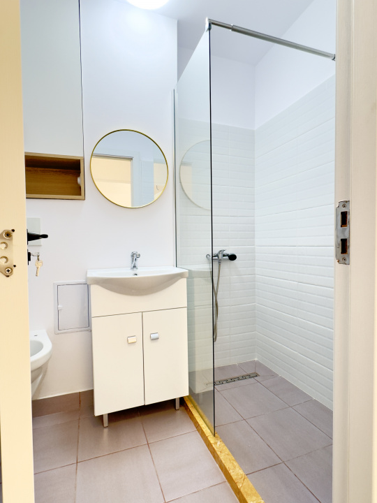 Studio,  prima închiriere Drumul Taberei - Parc Moghioros, etaj 4/10