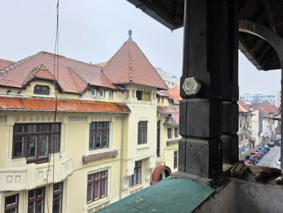 Apartament in Vila, 5 camere,  Alexandru Philippide 4, de renovat