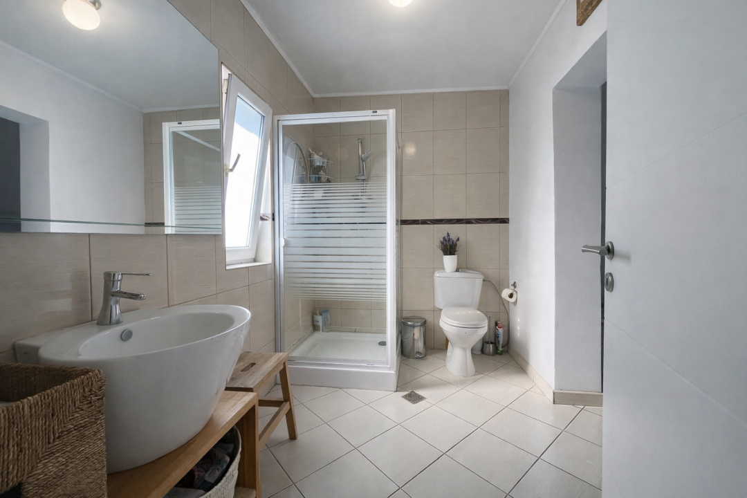 Casă spațioasă cu curte proprie  3 camere + birou  Dobroești – Șoseaua Fundeni 