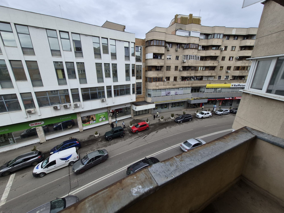 2 camere, etaj intermediar, ultracentral, ideal ce vrei...